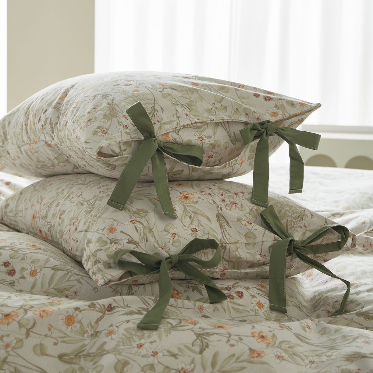 91家纺网 家纺一手货源 找家纺 绫韵家纺 2026春夏新款13372全棉ins小碎花纯棉田园风床单床笠四件套系绳蝴蝶结系列 贝贝利亚