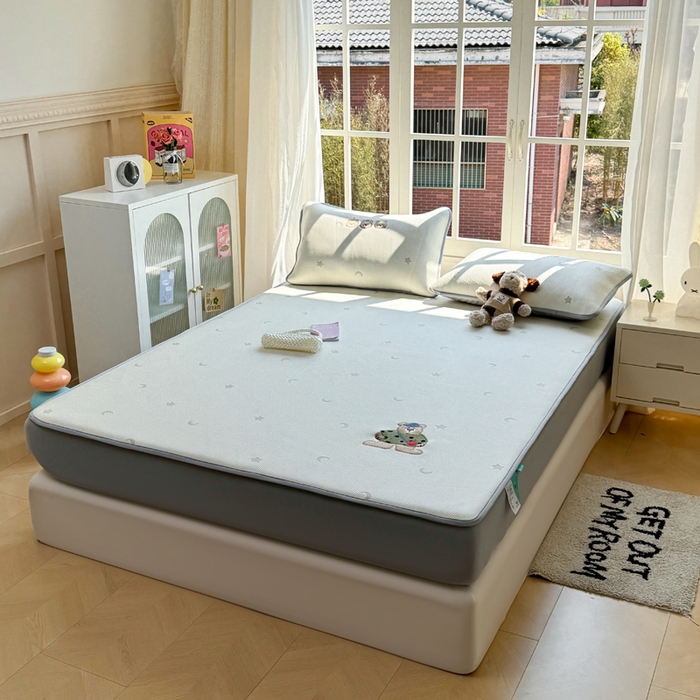 91家纺网 家纺一手货源 找家纺 凯罗 2026凯罗新款卡通印加绣花小红书爆款凉豆豆绣花床笠可水洗床笠款 呆酱熊