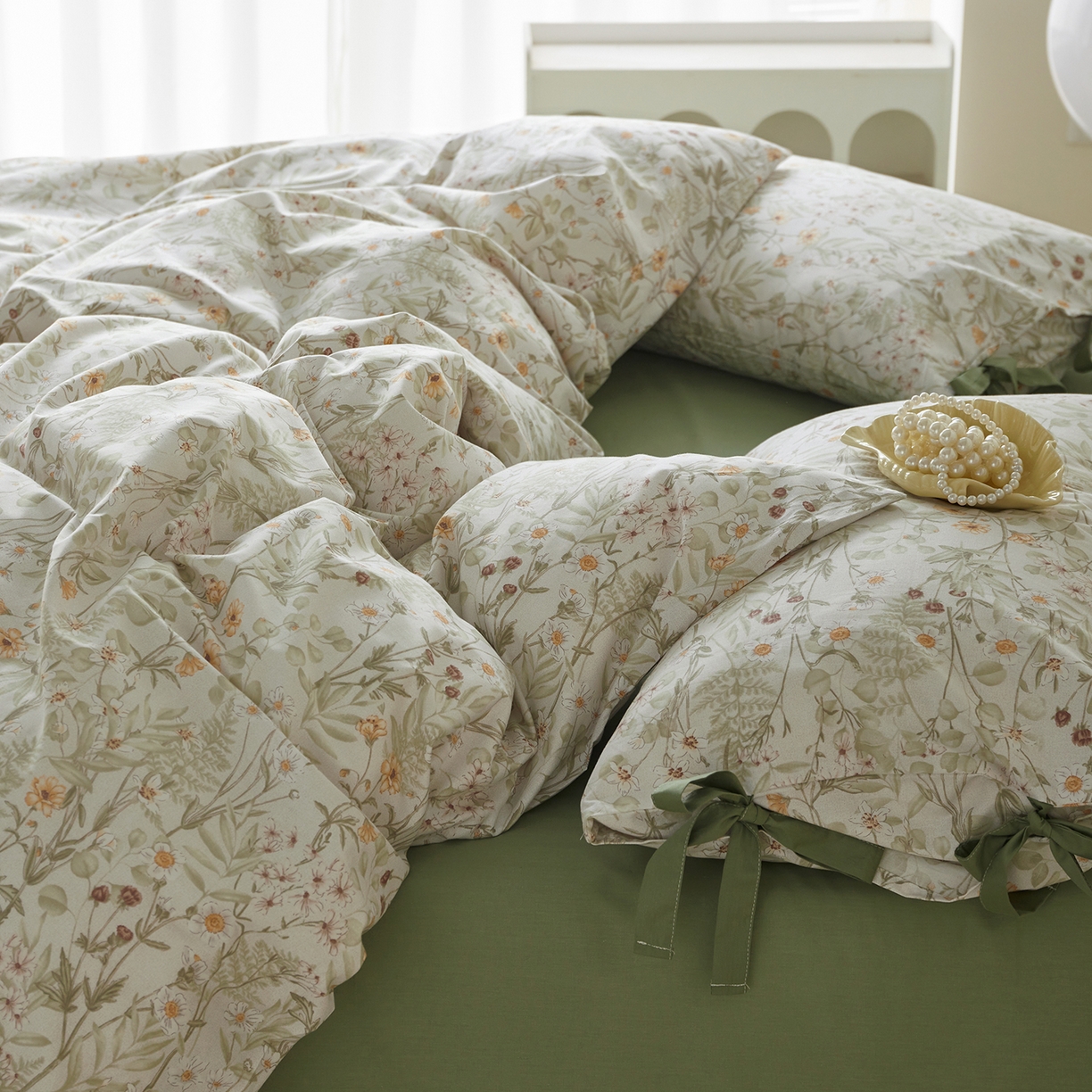 91家纺网 家纺一手货源 找家纺 绫韵家纺 2026春夏新款13372全棉ins小碎花纯棉田园风床单床笠四件套系绳蝴蝶结系列 贝贝利亚