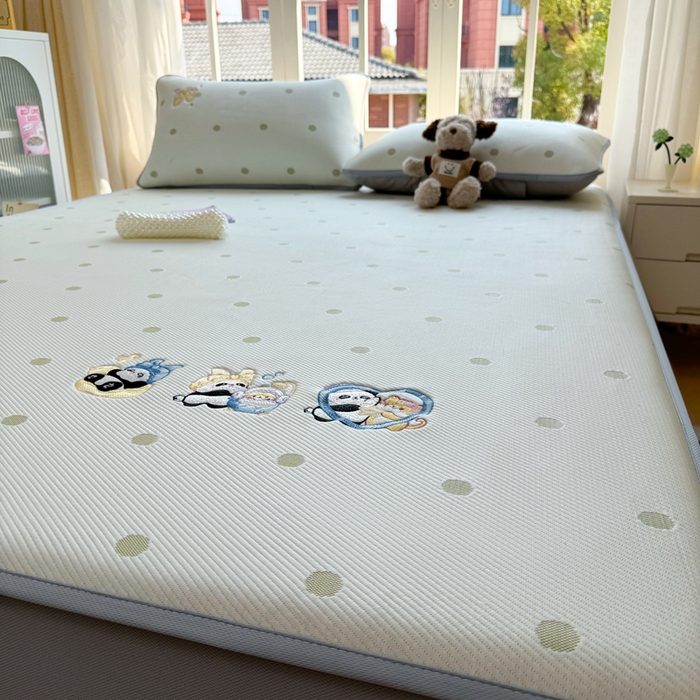 91家纺网 家纺一手货源 找家纺 凯罗 2026凯罗新款卡通印加绣花小红书爆款凉豆豆绣花床笠可水洗床笠款 泡泡熊猫乐