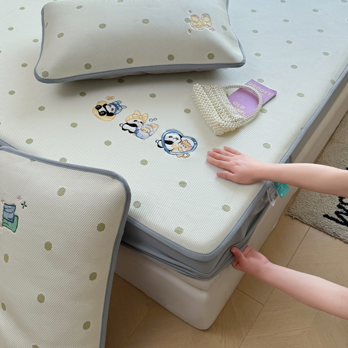 91家纺网 家纺一手货源 找家纺 凯罗 2026凯罗新款卡通印加绣花小红书爆款凉豆豆绣花床笠可水洗床笠款 泡泡熊猫乐