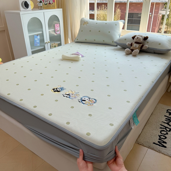 91家纺网 家纺一手货源 找家纺 凯罗 2026凯罗新款卡通印加绣花小红书爆款凉豆豆绣花床笠可水洗床笠款 泡泡熊猫乐