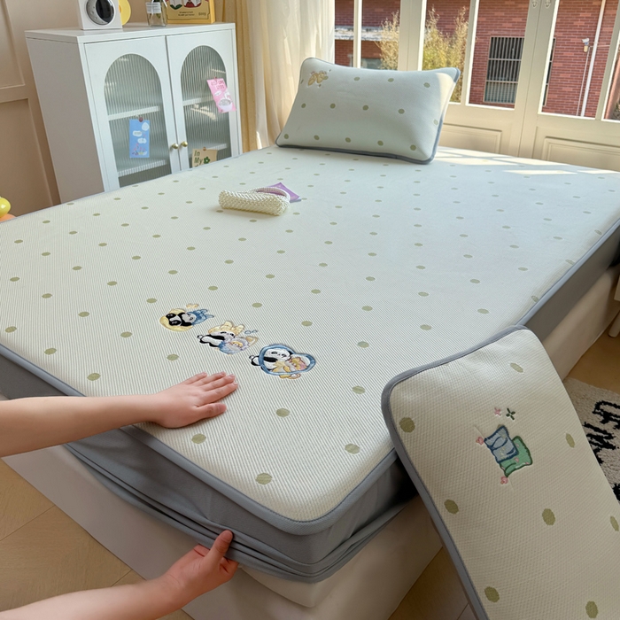 91家纺网 家纺一手货源 找家纺 凯罗 2026凯罗新款卡通印加绣花小红书爆款凉豆豆绣花床笠可水洗床笠款 泡泡熊猫乐