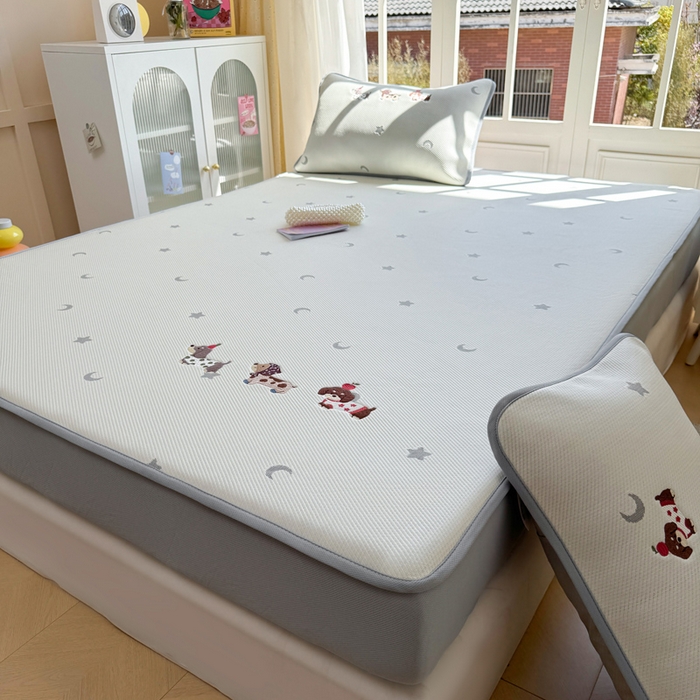 91家纺网 家纺一手货源 找家纺 凯罗 2026凯罗新款卡通印加绣花小红书爆款凉豆豆绣花床笠可水洗床笠款 淘气腊肠犬