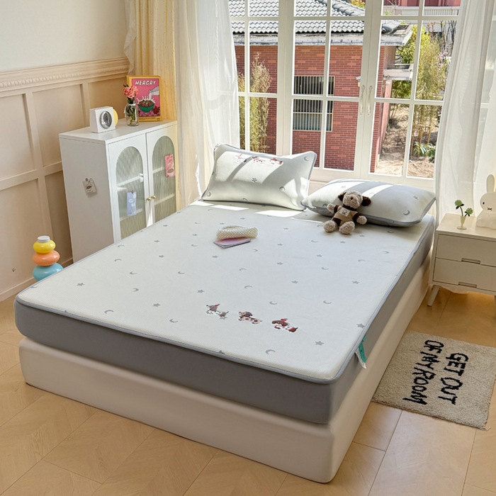 91家纺网 家纺一手货源 找家纺 凯罗 2026凯罗新款卡通印加绣花小红书爆款凉豆豆绣花床笠可水洗床笠款 淘气腊肠犬