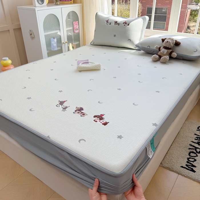 91家纺网 家纺一手货源 找家纺 凯罗 2026凯罗新款卡通印加绣花小红书爆款凉豆豆绣花床笠可水洗床笠款 淘气腊肠犬