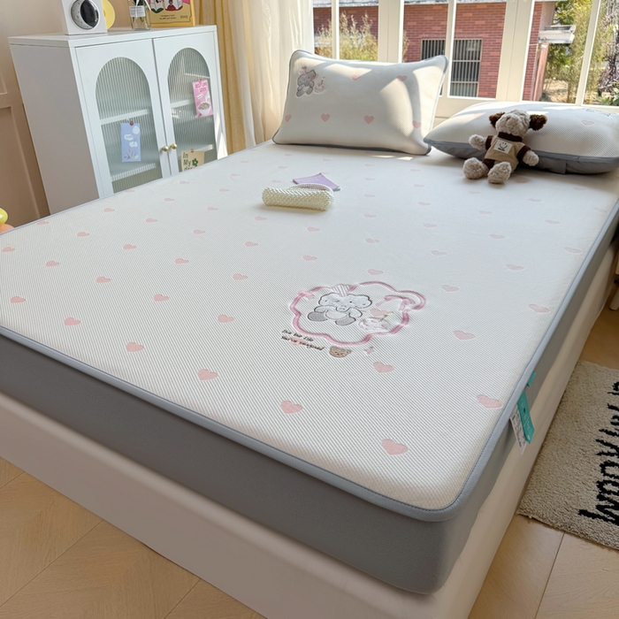 91家纺网 家纺一手货源 找家纺 凯罗 2026凯罗新款卡通印加绣花小红书爆款凉豆豆绣花床笠可水洗床笠款 甜甜烘焙屋