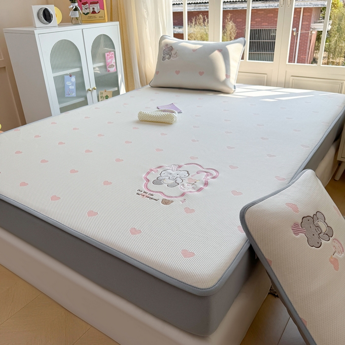 91家纺网 家纺一手货源 找家纺 凯罗 2026凯罗新款卡通印加绣花小红书爆款凉豆豆绣花床笠可水洗床笠款 甜甜烘焙屋