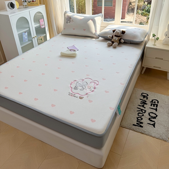 91家纺网 家纺一手货源 找家纺 凯罗 2026凯罗新款卡通印加绣花小红书爆款凉豆豆绣花床笠可水洗床笠款 甜甜烘焙屋