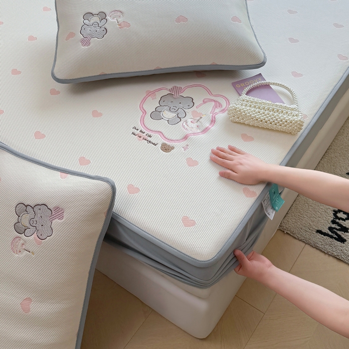 91家纺网 家纺一手货源 找家纺 凯罗 2026凯罗新款卡通印加绣花小红书爆款凉豆豆绣花床笠可水洗床笠款 甜甜烘焙屋