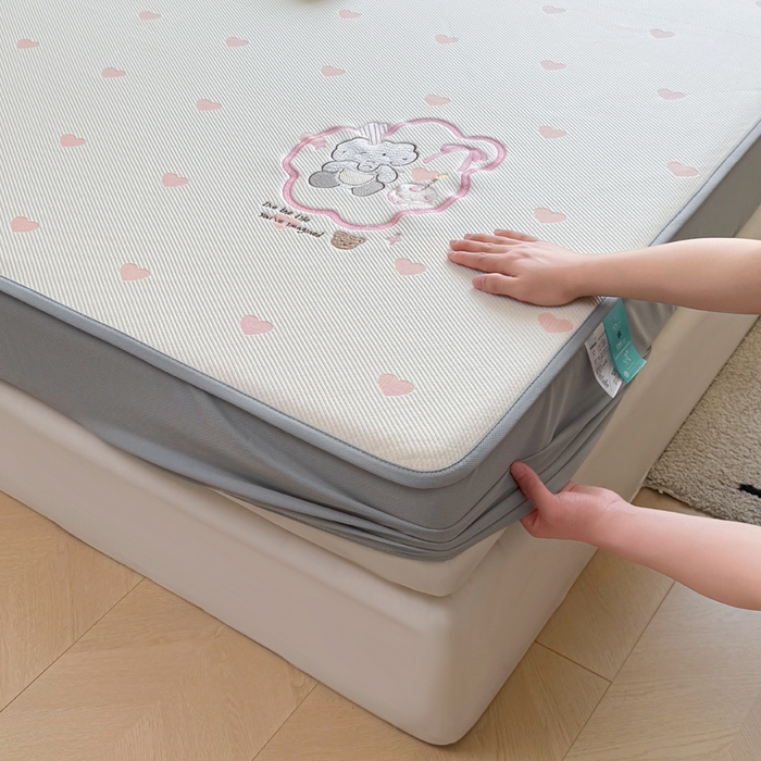 91家纺网 家纺一手货源 找家纺 凯罗 2026凯罗新款卡通印加绣花小红书爆款凉豆豆绣花床笠可水洗床笠款 甜甜烘焙屋