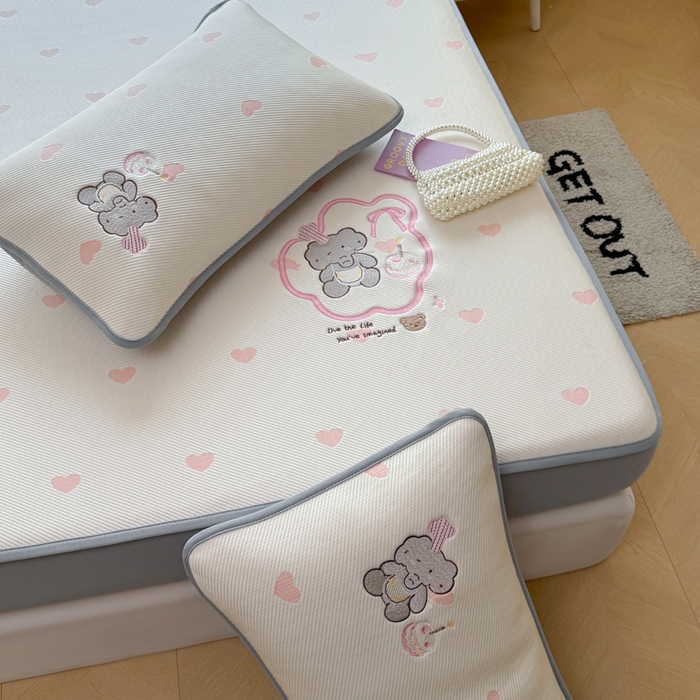 91家纺网 家纺一手货源 找家纺 凯罗 2026凯罗新款卡通印加绣花小红书爆款凉豆豆绣花床笠可水洗床笠款 甜甜烘焙屋