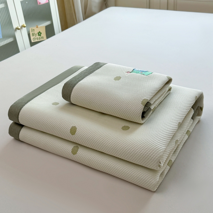 91家纺网 家纺一手货源 找家纺 凯罗 2026凯罗新款卡通印加绣花小红书爆款凉豆豆绣花床席可水洗床席款 泡泡熊猫乐