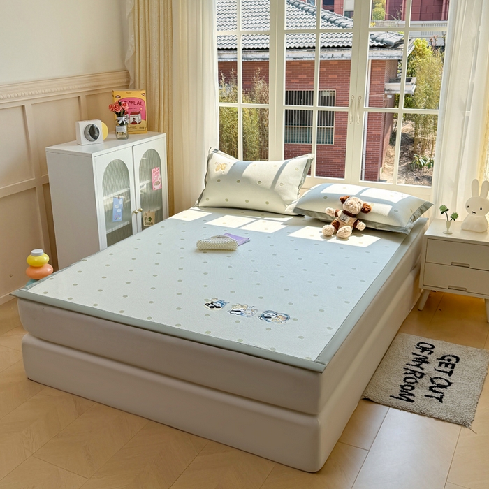 91家纺网 家纺一手货源 找家纺 凯罗 2026凯罗新款卡通印加绣花小红书爆款凉豆豆绣花床席可水洗床席款 泡泡熊猫乐