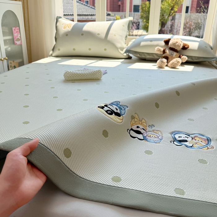 91家纺网 家纺一手货源 找家纺 凯罗 2026凯罗新款卡通印加绣花小红书爆款凉豆豆绣花床席可水洗床席款 泡泡熊猫乐
