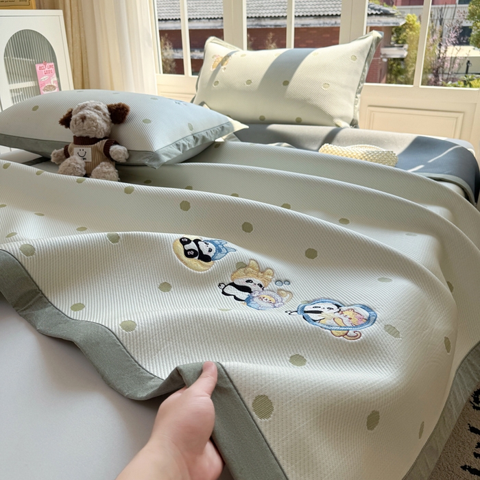 91家纺网 家纺一手货源 找家纺 凯罗 2026凯罗新款卡通印加绣花小红书爆款凉豆豆绣花床席可水洗床席款 泡泡熊猫乐