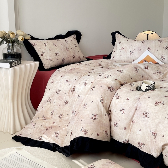 91家纺网 家纺一手货源 找家纺 蜜柚 2026新款全棉双层纱黑色花边复古赫本风四件套 莫顿庄园