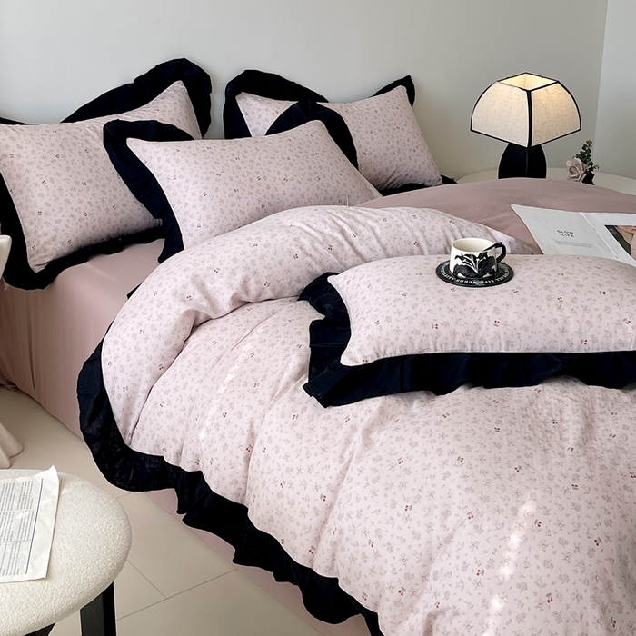 91家纺网 家纺一手货源 找家纺 蜜柚 2026新款全棉双层纱黑色花边复古赫本风四件套 樱桃小曲