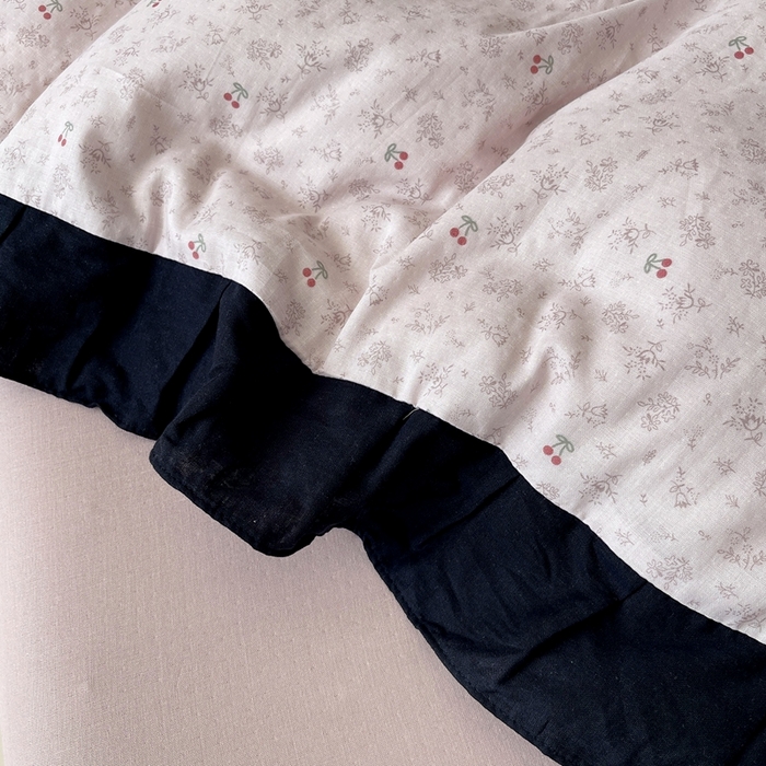 91家纺网 家纺一手货源 找家纺 蜜柚 2026新款全棉双层纱黑色花边复古赫本风四件套 樱桃小曲