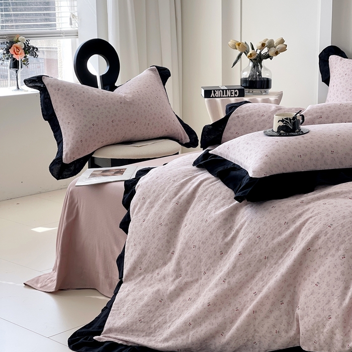 91家纺网 家纺一手货源 找家纺 蜜柚 2026新款全棉双层纱黑色花边复古赫本风四件套 樱桃小曲