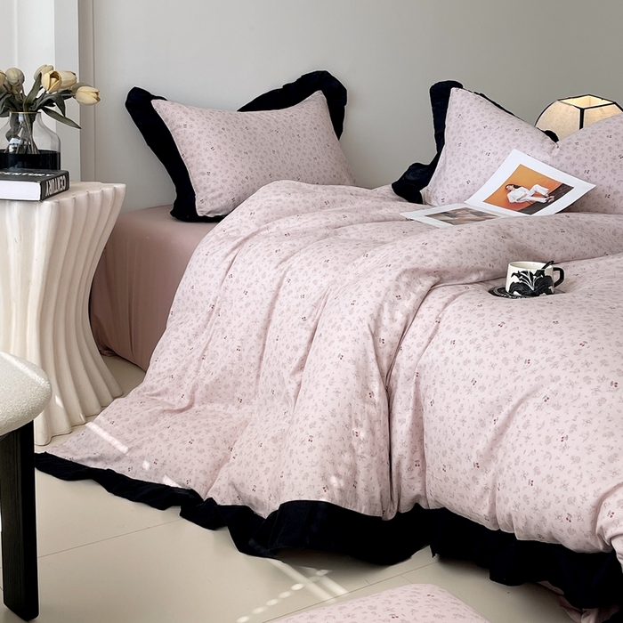 91家纺网 家纺一手货源 找家纺 蜜柚 2026新款全棉双层纱黑色花边复古赫本风四件套 樱桃小曲