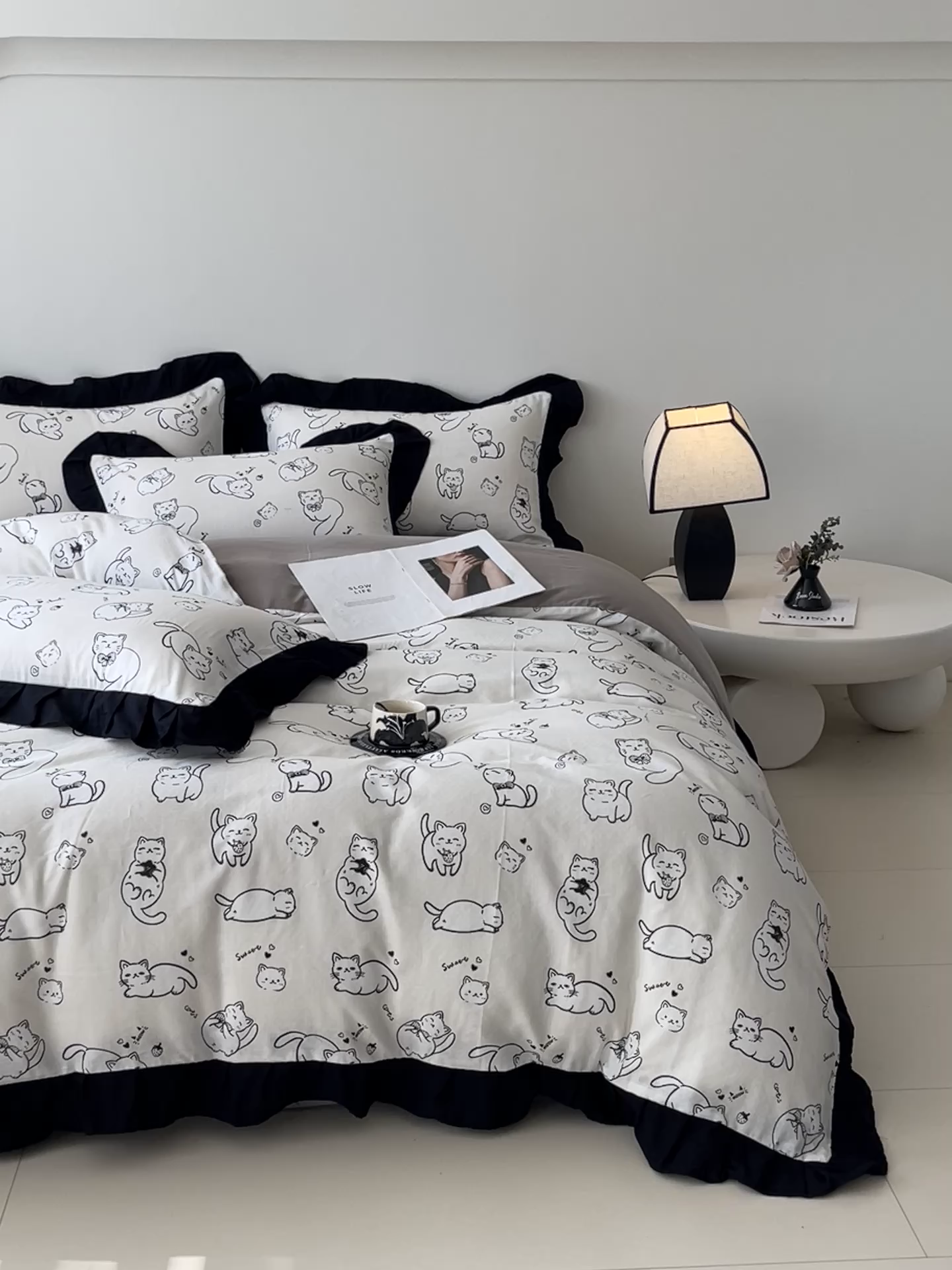 91家纺网 家纺一手货源 找家纺 蜜柚 2026新款全棉双层纱黑色花边复古赫本风四件套 线条猫咪