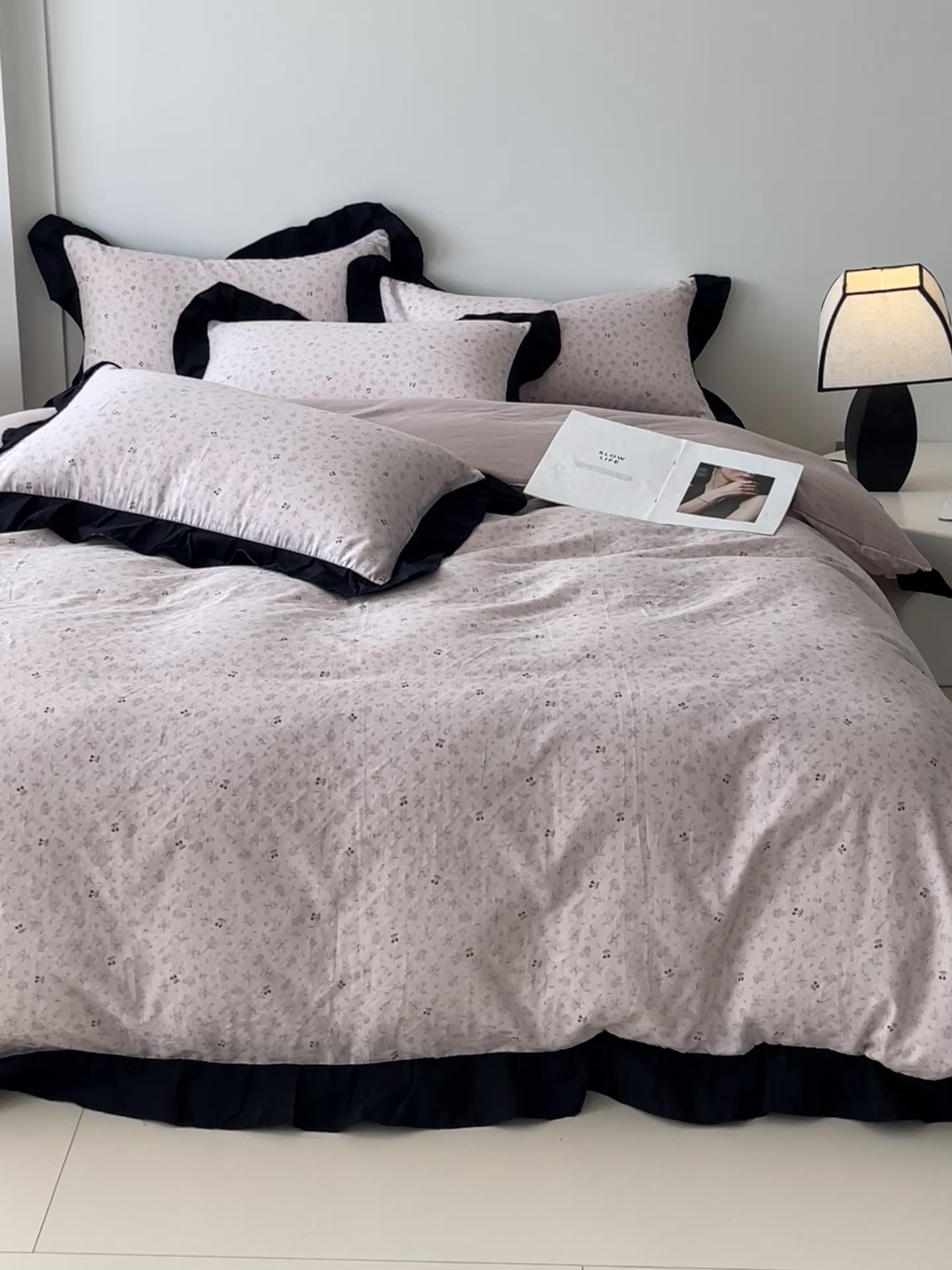 91家纺网 家纺一手货源 找家纺 蜜柚 2026新款全棉双层纱黑色花边复古赫本风四件套 樱桃小曲