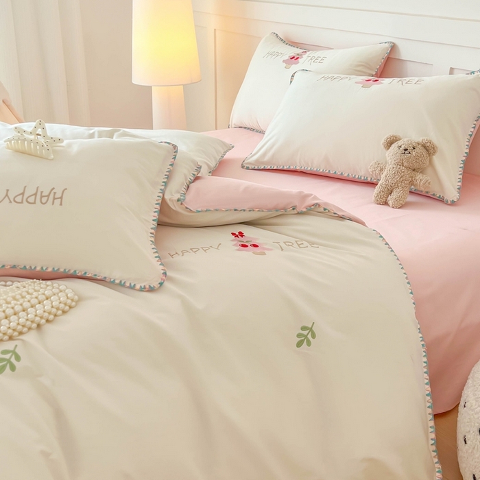 91家纺网 家纺一手货源 找家纺 蜜柚 2026新款全棉贝壳边小清新刺绣花四件套 幸福树-粉