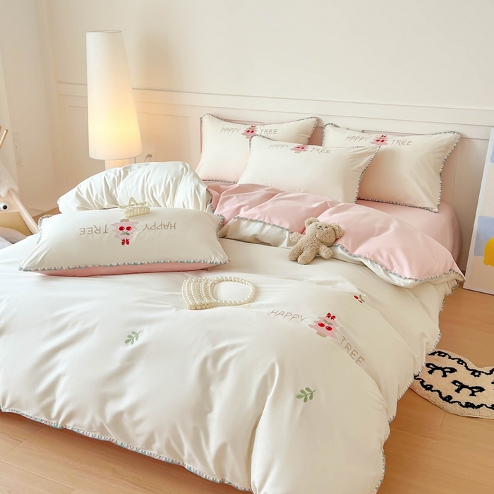 91家纺网 家纺一手货源 找家纺 蜜柚 2026新款全棉贝壳边小清新刺绣花四件套 幸福树-粉