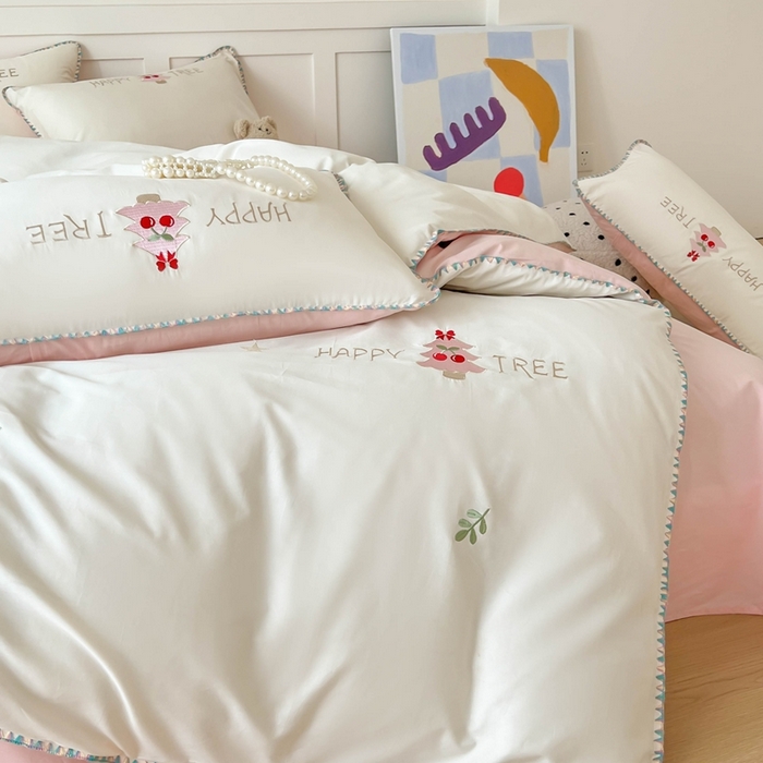 91家纺网 家纺一手货源 找家纺 蜜柚 2026新款全棉贝壳边小清新刺绣花四件套 幸福树-粉