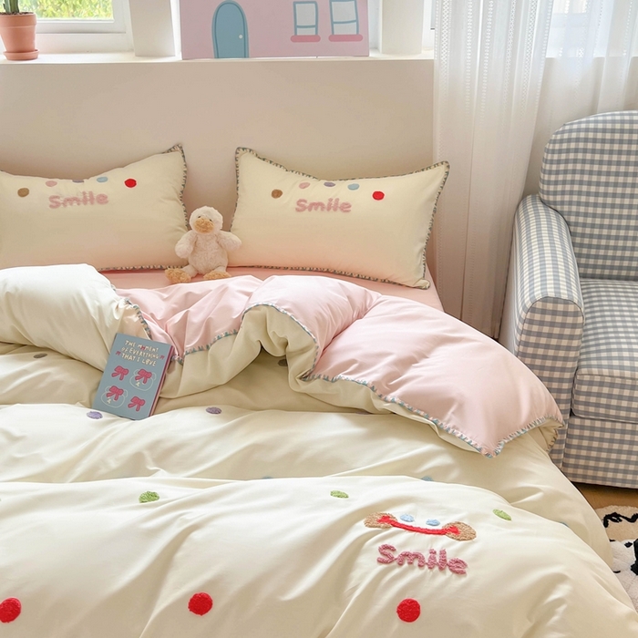 91家纺网 家纺一手货源 找家纺 蜜柚 2026新款全棉贝壳边小清新刺绣花四件套 微笑天使-粉