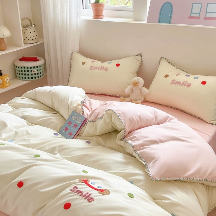 91家纺网 家纺一手货源 找家纺 蜜柚 2026新款全棉贝壳边小清新刺绣花四件套 微笑天使-粉