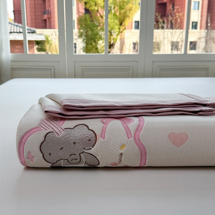 91家纺网 家纺一手货源 找家纺 凯罗 2026凯罗新款卡通印加绣花小红书爆款凉豆豆绣花床席可水洗床席款 甜甜烘焙屋