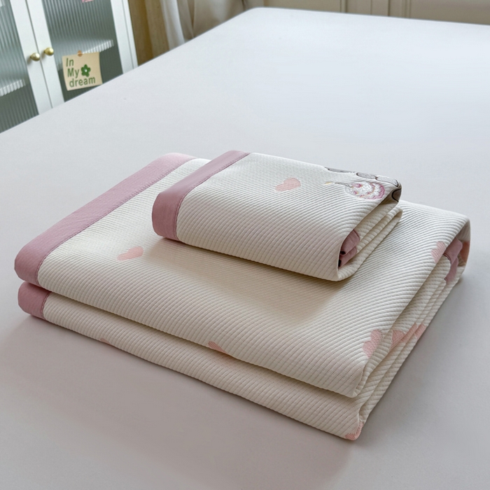 91家纺网 家纺一手货源 找家纺 凯罗 2026凯罗新款卡通印加绣花小红书爆款凉豆豆绣花床席可水洗床席款 甜甜烘焙屋