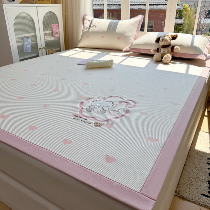 91家纺网 家纺一手货源 找家纺 凯罗 2026凯罗新款卡通印加绣花小红书爆款凉豆豆绣花床席可水洗床席款 甜甜烘焙屋