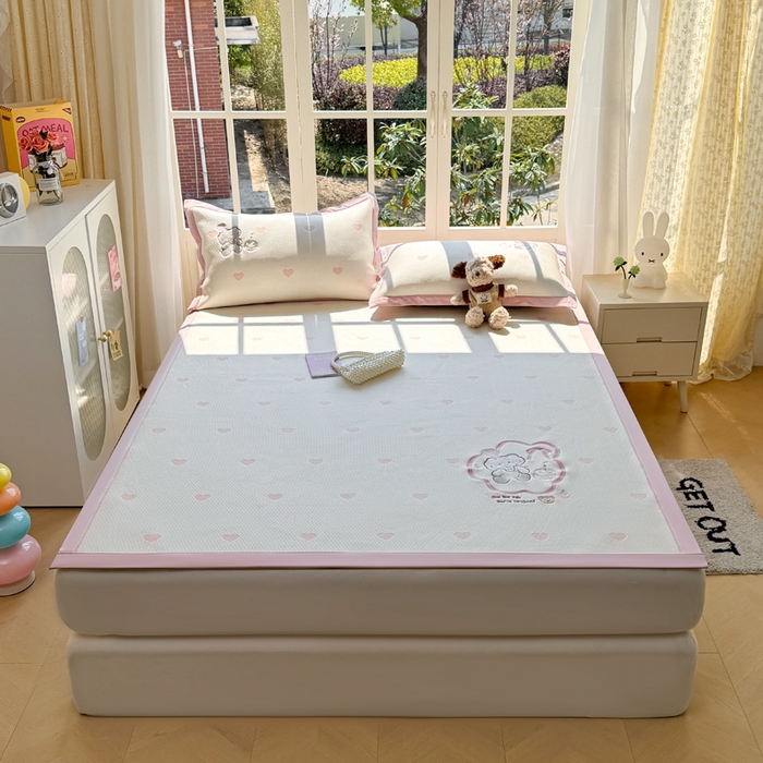 91家纺网 家纺一手货源 找家纺 凯罗 2026凯罗新款卡通印加绣花小红书爆款凉豆豆绣花床席可水洗床席款 甜甜烘焙屋