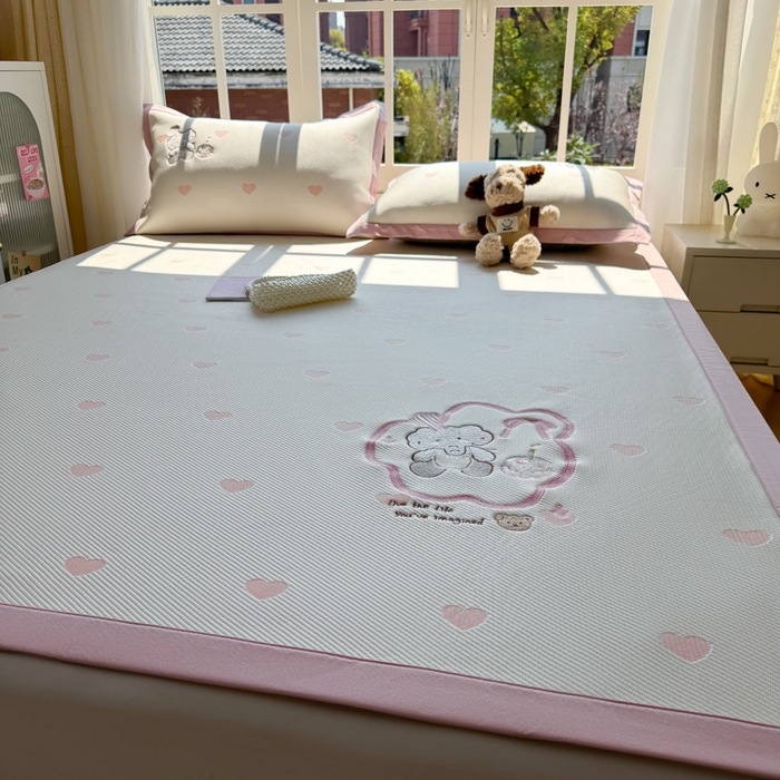 91家纺网 家纺一手货源 找家纺 凯罗 2026凯罗新款卡通印加绣花小红书爆款凉豆豆绣花床席可水洗床席款 甜甜烘焙屋