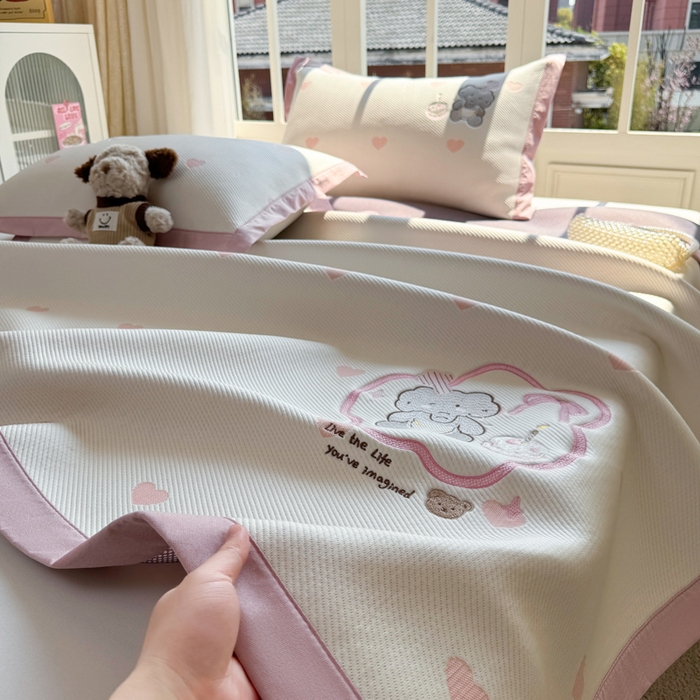 91家纺网 家纺一手货源 找家纺 凯罗 2026凯罗新款卡通印加绣花小红书爆款凉豆豆绣花床席可水洗床席款 甜甜烘焙屋