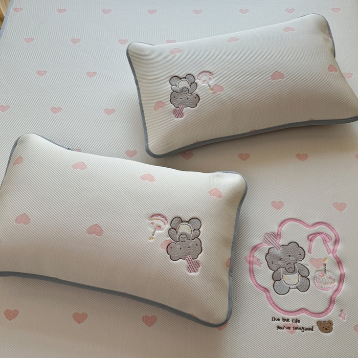 91家纺网 家纺一手货源 找家纺 凯罗 2026凯罗新款卡通印加绣花小红书爆款凉豆豆绣花床席可水洗床席款 甜甜烘焙屋