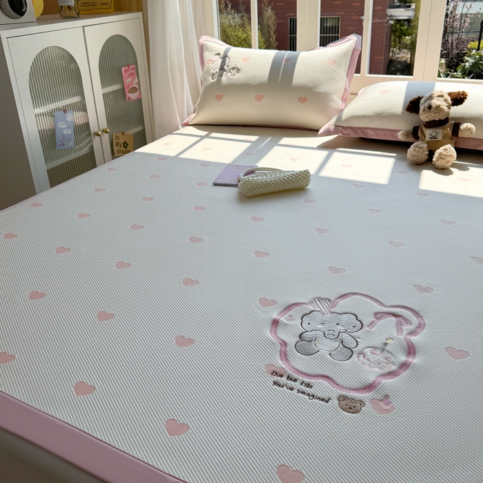 91家纺网 家纺一手货源 找家纺 凯罗 2026凯罗新款卡通印加绣花小红书爆款凉豆豆绣花床席可水洗床席款 甜甜烘焙屋