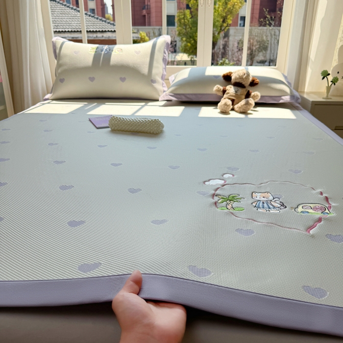 凯罗 2026凯罗新款卡通印加绣花小红书爆款凉豆豆绣花床席可水洗床席款 西西去上学