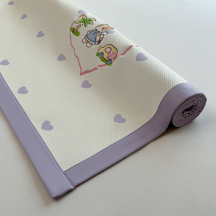 91家纺网 家纺一手货源 找家纺 凯罗 2026凯罗新款卡通印加绣花小红书爆款凉豆豆绣花床席可水洗床席款 西西去上学