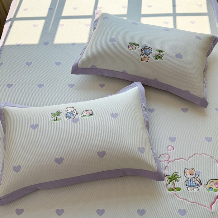 91家纺网 家纺一手货源 找家纺 凯罗 2026凯罗新款卡通印加绣花小红书爆款凉豆豆绣花床席可水洗床席款 西西去上学