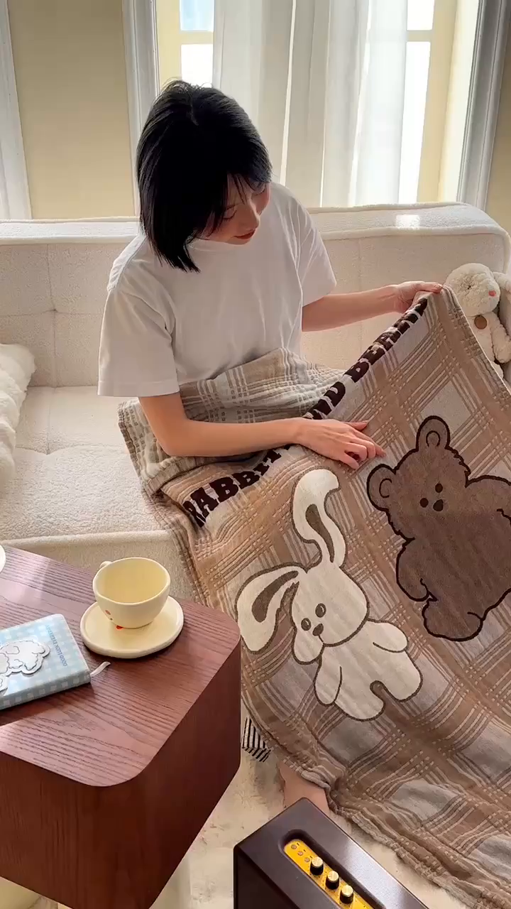 91家纺网 家纺一手货源 找家纺 沐珩家纺 2026新款全棉纯棉四层纱布浴巾沙发巾加大尺寸多功能毛巾毯 小兔熊