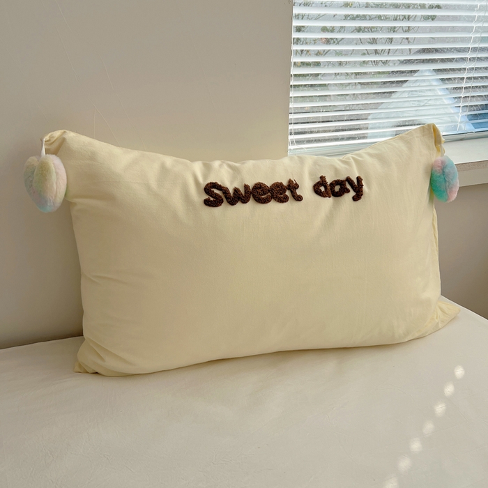 91家纺网 家纺一手货源 找家纺 丽涵家纺 2026新款全棉纯棉色织水洗棉单品枕套--爱心兔毛球 甜蜜一天-奶黄