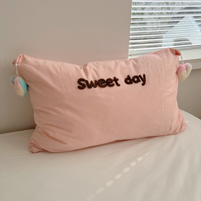 91家纺网 家纺一手货源 找家纺 丽涵家纺 2026新款全棉纯棉色织水洗棉单品枕套--爱心兔毛球 甜蜜一天-粉