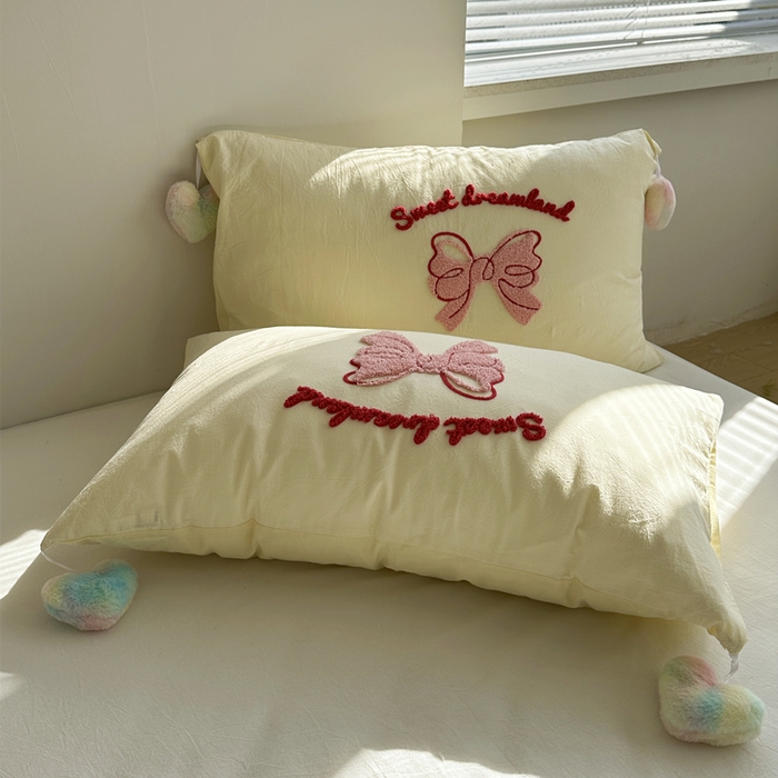 91家纺网 家纺一手货源 找家纺 丽涵家纺 2026新款全棉纯棉色织水洗棉单品枕套--爱心兔毛球 蝴蝶结-奶黄
