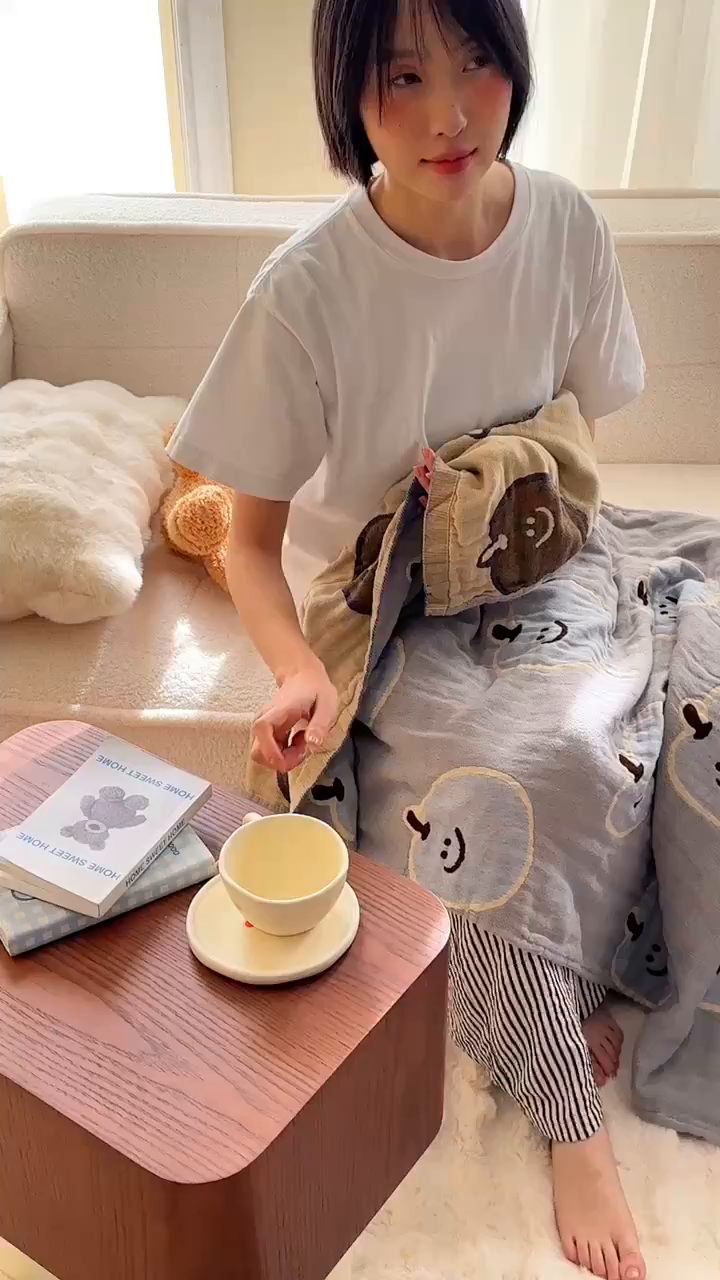 91家纺网 家纺一手货源 找家纺 沐珩家纺 2026新款全棉纯棉四层纱布浴巾沙发巾加大尺寸多功能毛巾毯 笑脸苹果