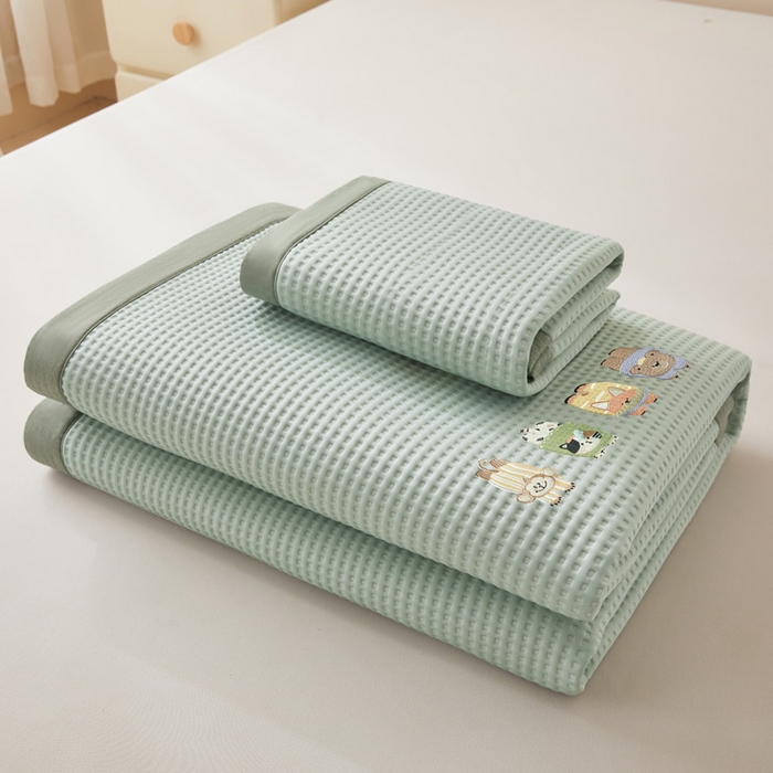 91家纺网 家纺一手货源 找家纺 凯罗 2026新款卡通绣花小红书爆款凉豆豆绣花床席可水洗床席凉席席子 萌宠总动员 床席款