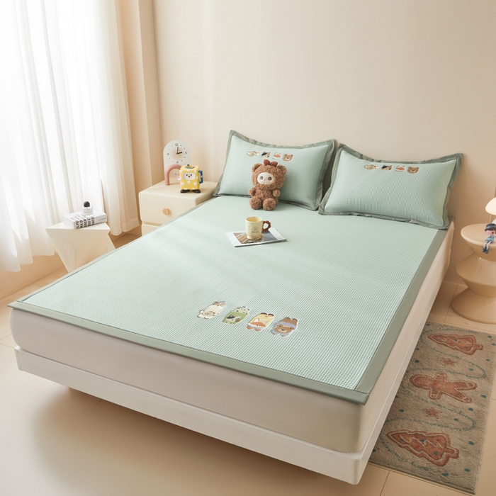 91家纺网 家纺一手货源 找家纺 凯罗 2026新款卡通绣花小红书爆款凉豆豆绣花床席可水洗床席凉席席子 萌宠总动员 床席款